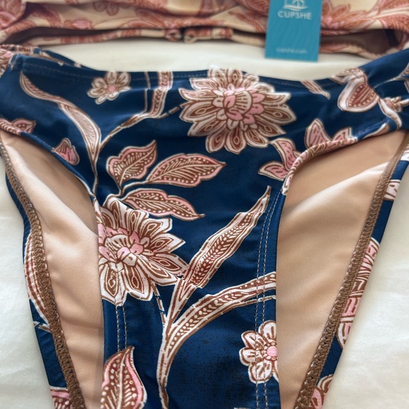 XS Cupshe bikini top and bottoms. Brand new. - Picture 2 of 5